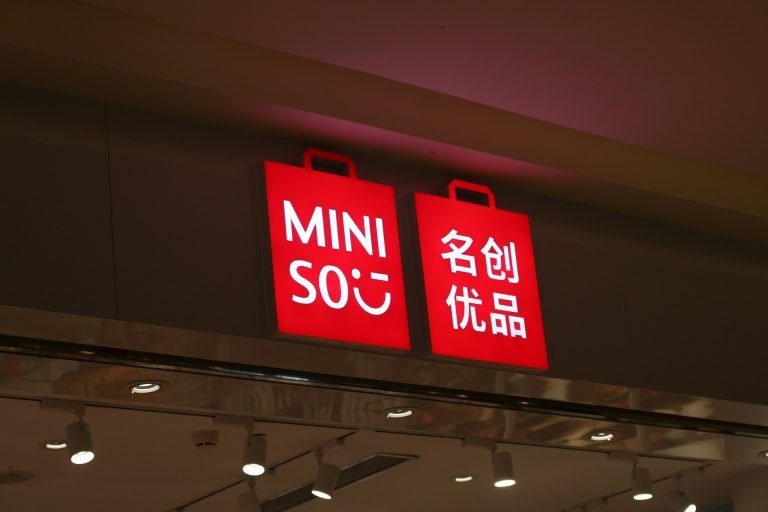 Miniso : l’enseigne chinoise qui séduit la France avec ses petits prix